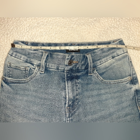 Women's Express Mid Rise 70s Flare Jeans - Picture 3 of 5